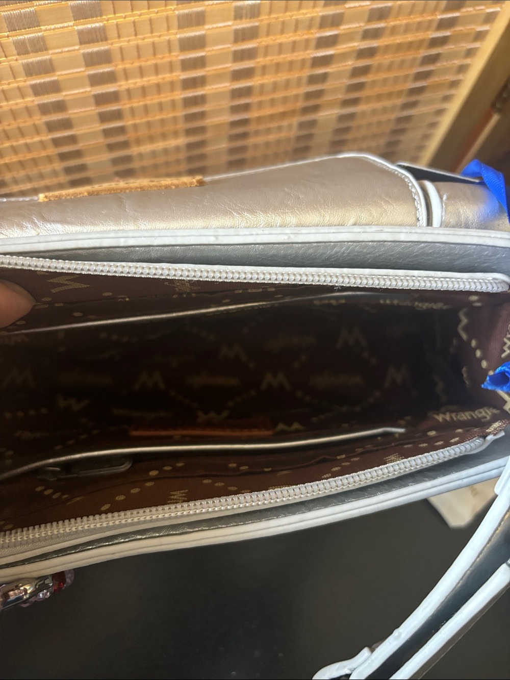 Wrangler Metallic Silver Shoulder Bag with Chrome Finish - Picture 5 of 6